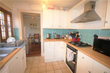 Kings Road, Egham, Surrey, UK, TW20 9BN - Photo 5