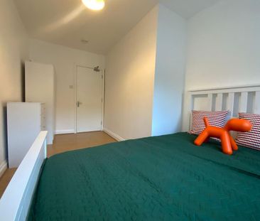 1 bedroom in a house share to rent - Photo 2