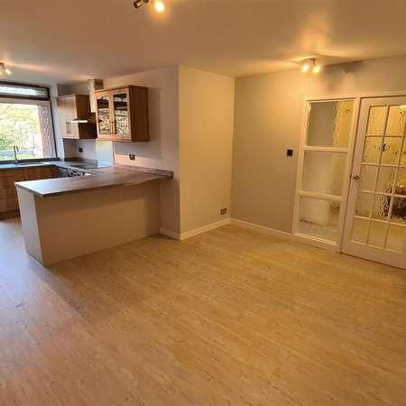 Stonegrove, Edgware, HA8 - Photo 1