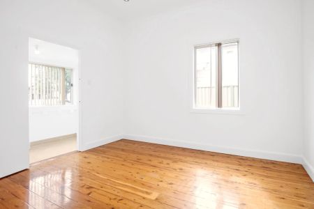 Well Presented 4 Bedroom Home - Photo 3