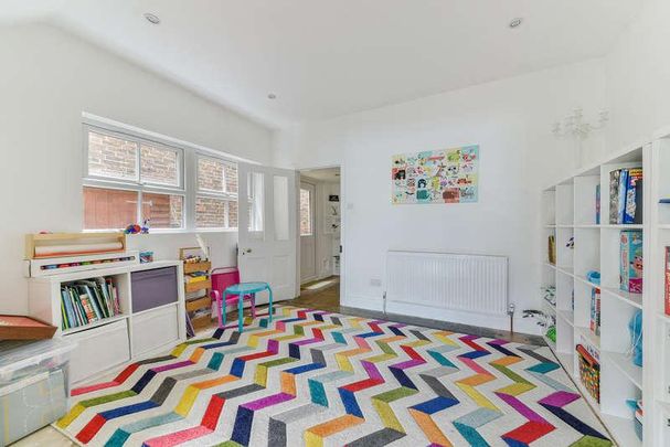 Chart Lane, RH2 - Photo 1