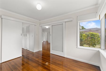 Spacious Family Living in Prime Mount Waverley Location - Photo 4