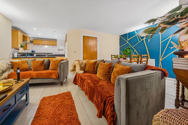 4 Bed Detached House, Bear Yard Mews, BS8 - Photo 1