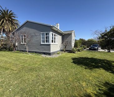 Sunny and spacious family home - Photo 3
