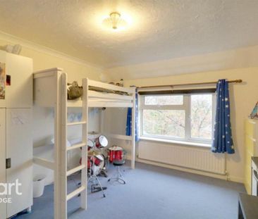 4 bedroom end of terrace house to rent - Photo 5