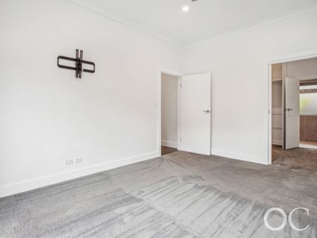Open the Door to Elegant Living in Mitcham's Leafy Heart - Photo 3