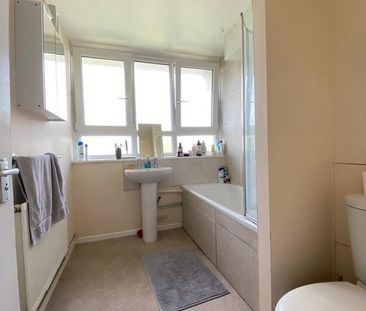 Room in a Shared Flat, Badric Court, SW11 - Photo 5