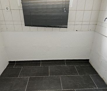 Bezugsfreie Erdgeschosswohnung mit ca. 36 m² Wohnfläche; 1 Zimmer und kleiner Küche - Foto 2