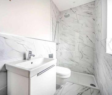 Great Austins, Farnham, Surrey, GU9 - Photo 6