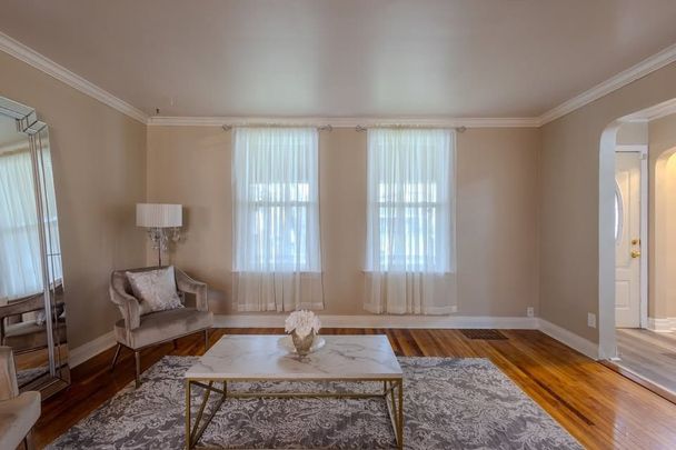 For Lease - 5717 Lowell Avenue, Niagara Falls, Ontario - Photo 1