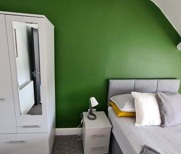 6 bedroom terraced house to rent - Photo 3