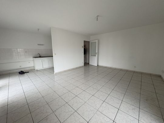 Location Appartement 2 pièces 52m² LE PEAGE DE ROUSSILLON 38550 - Photo 1