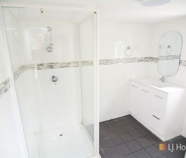 WELL PRESENTED 2 BEDROOM COTTAGE - Photo 6