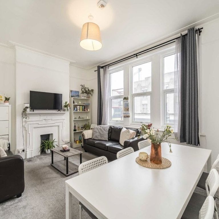 Tooting High Street, SW17 0RG, London - Photo 1