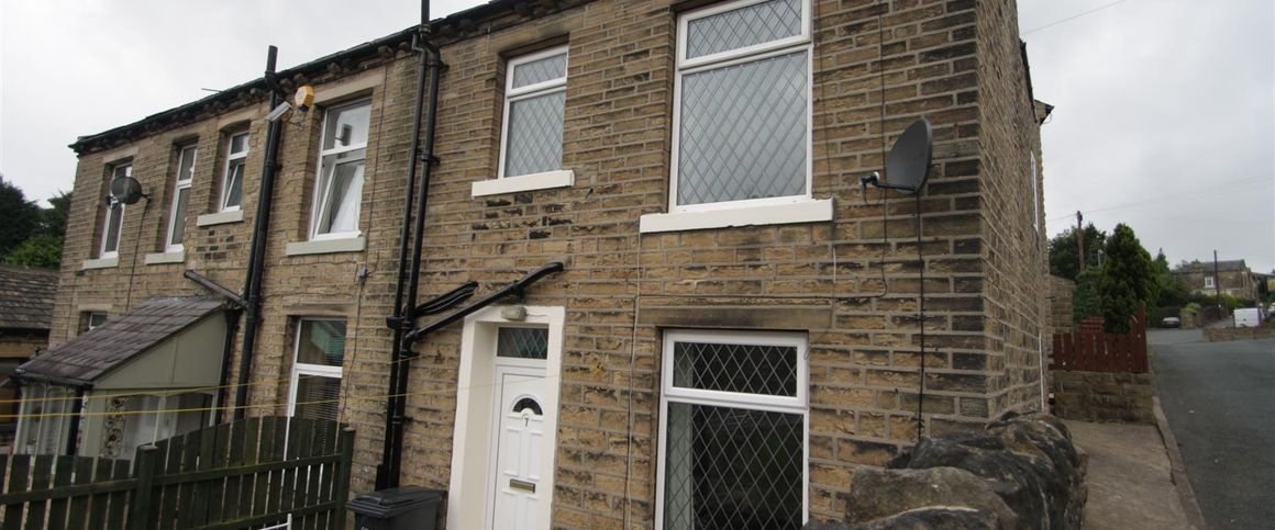 1 bed end of terrace house to rent in Clay House Lane, Halifax - Photo 1