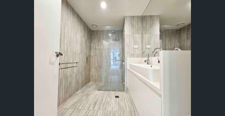 TWO BEDROOM APARTMENT IN THE HEART OF OAKLEIGH - Photo 3