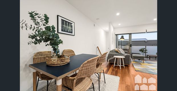 Charming Townhouse in the Heart of Yarraville Village - Photo 1