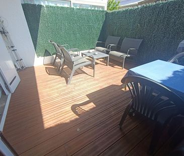 A LOUER STUDIO MEUBLE TERRASSE PORT LA NOUVELLE - Photo 6