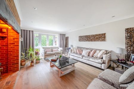 4 bedroom detached house to rent - Photo 2