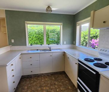 Sunny 3 Bedroom Home - Photo 1