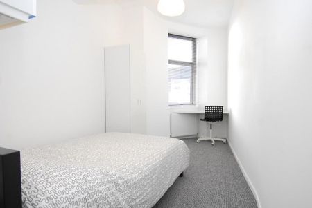 3 bedroom flat to rent - Photo 3