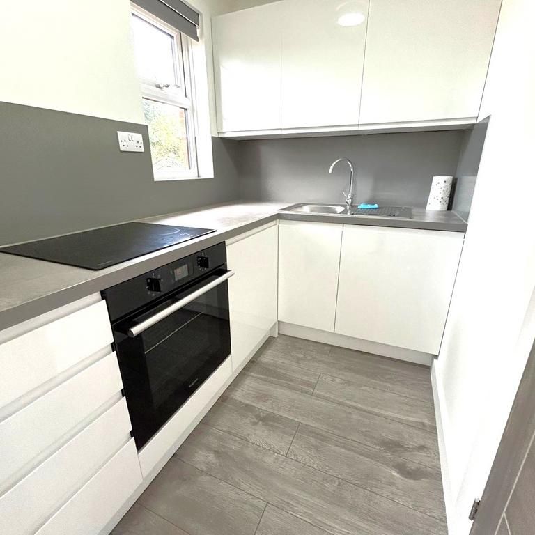 Studio to rent - Photo 1