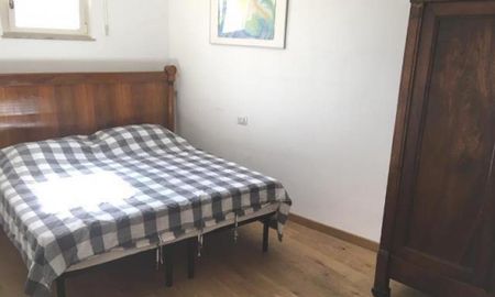 Trastevere: Furnished or Empty 2 Bedroom, 2 bath, living, equipped kitchen, bright, silent, parquet floors, air conditioning. Near shops, services. Ref #2153 - Photo 5