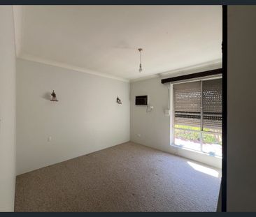 Spacious Family Home - Photo 3