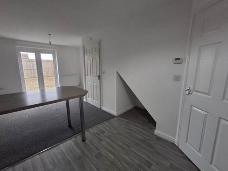 2 bedroom terraced house to rent - Photo 4