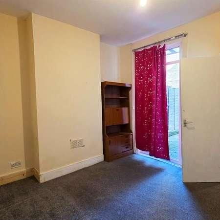 Field Road, London, E7 - Photo 1