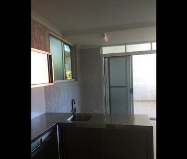 Unit 3, 692 Logan Road, Greenslopes, QLD - Photo 4