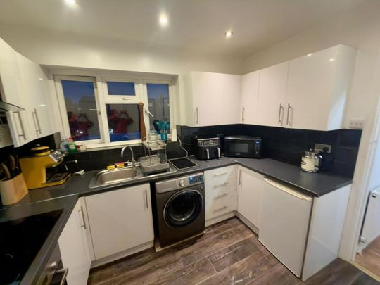 3 Bed Flat, Uphill Drive, NW9 - Photo 1