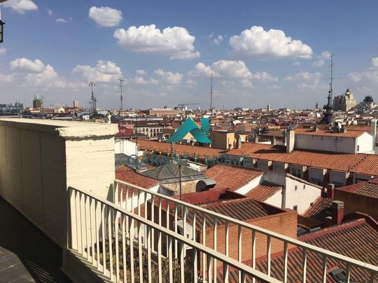 3 bedroom luxury penthouse for rent in Madrid, Spain - Photo 1