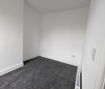 4 bedroom end of terrace house to rent - Photo 5