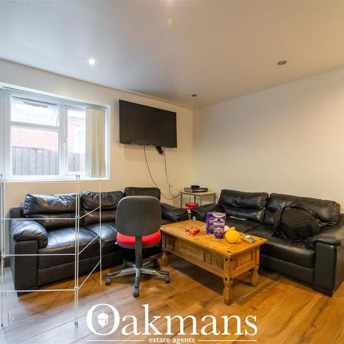 8 bedroom house to rent - Photo 1