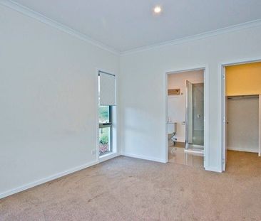 Lovely Modern Townhouse - Photo 3