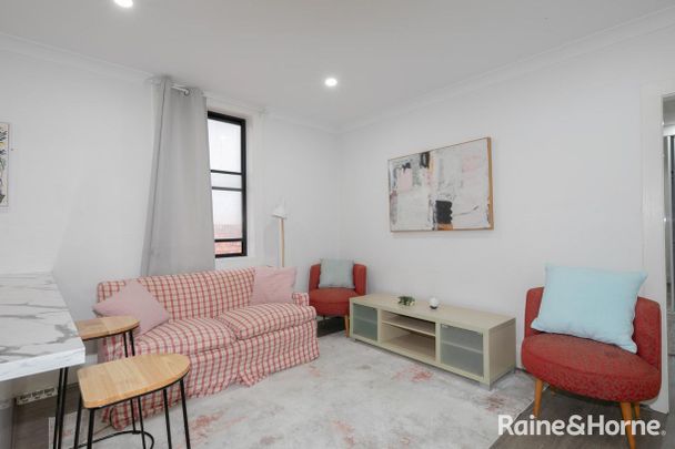 Furnished One Bedroom apartment perfectly situated in Kingsford! - Photo 1