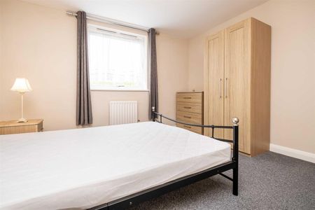 Admiralty Close, West Drayton, Middlesex, UB7 - Photo 3