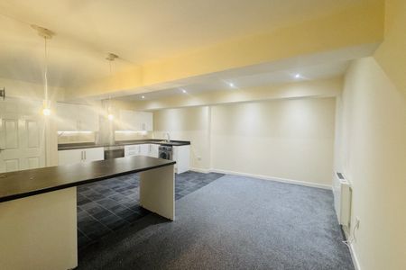 High Street - Photo 2