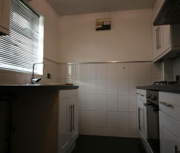 2 bedroom semi-detached house to rent - Photo 6