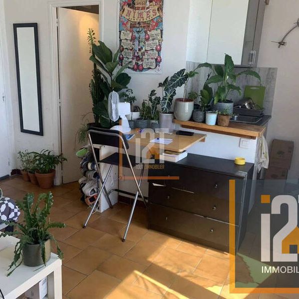 Appartement à louer - Nîmes 1 pièce de 18 m² - Photo 1