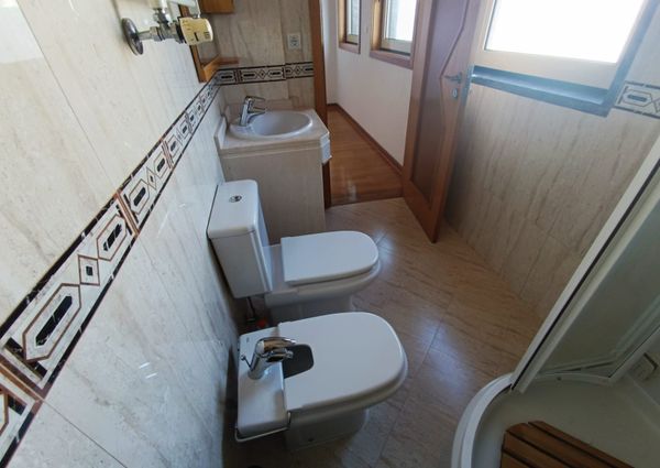 Apartamento T3 com Terraço Privativo para Arrendamento em Nova Queijas