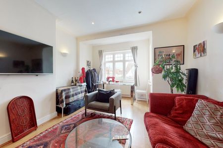 4 Bed Flat, Crescent Court, NW11 - Photo 2