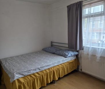 4 Bed Terraced House, Perkins Road, IG2 - Photo 6