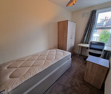 5 Bed Student Accommodation - Photo 1