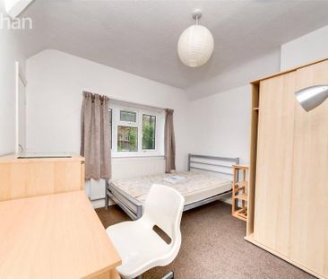 4 bedroom semi-detached house to rent - Photo 4