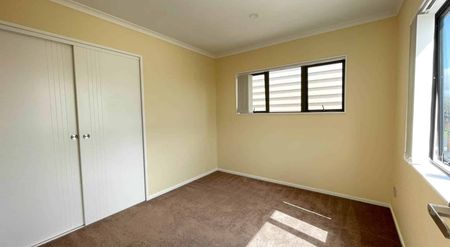 Fabulous 3 Bedroom Two Level Townhouse - Photo 2