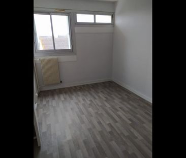 Location Appartement 4 pièces 73 m² Le Blanc - Photo 6