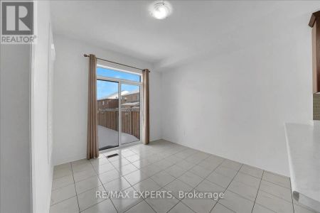 17 FORTIS CRESCENT - Photo 4