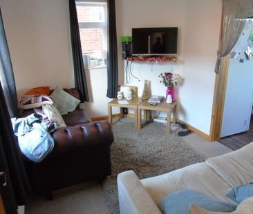 5 bedroom semi-detached house to rent - Photo 1